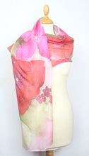 Charger l&#39;image dans la galerie, Hand painted silk scarf. Pink floral silk scarf. Silk foulard. Luxury gift for her.